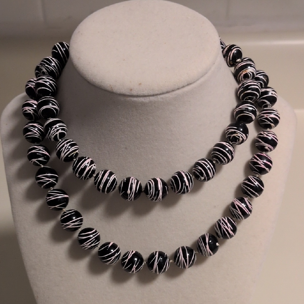 Elegant Black With‎ White And Light Pink Paint Stripes Beaded Costume Necklace